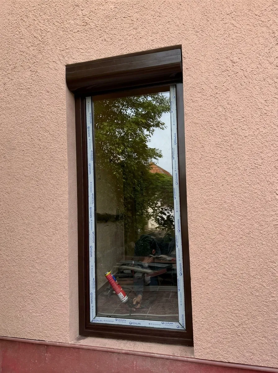 PVC prozor u boji drveta (dekor folija)