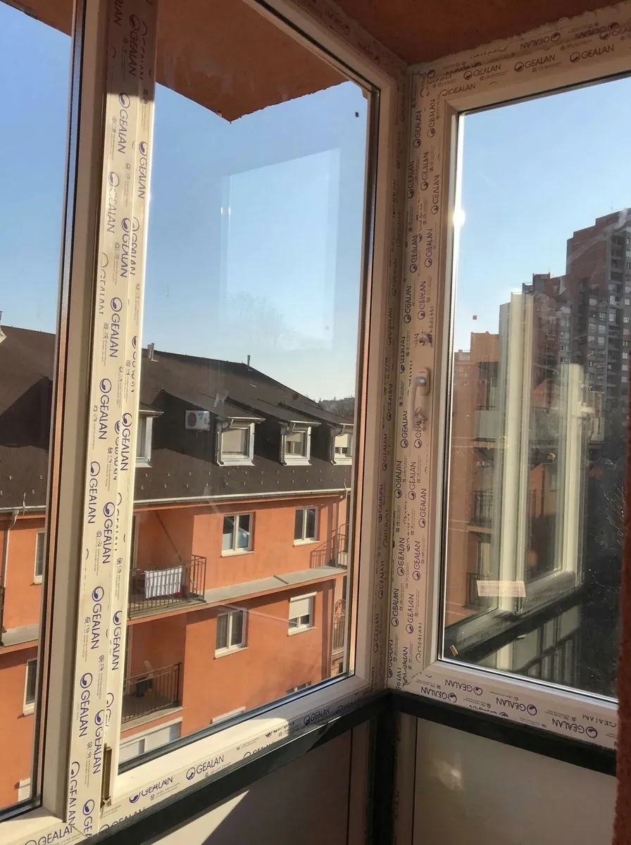 PVC prozor sa dekorativnom prečkom